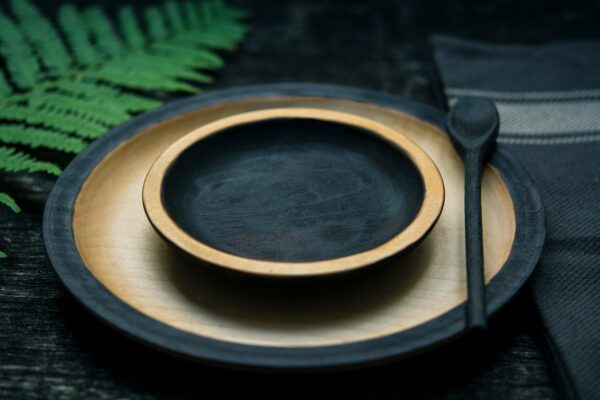 Ensemble d'assiettes en bois